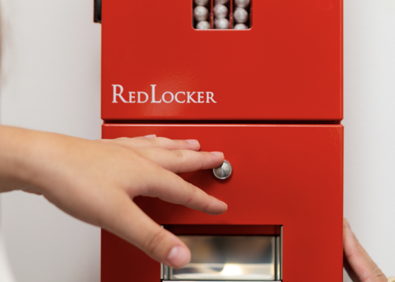 Red Lockers med gratis menstruationsprodukter.