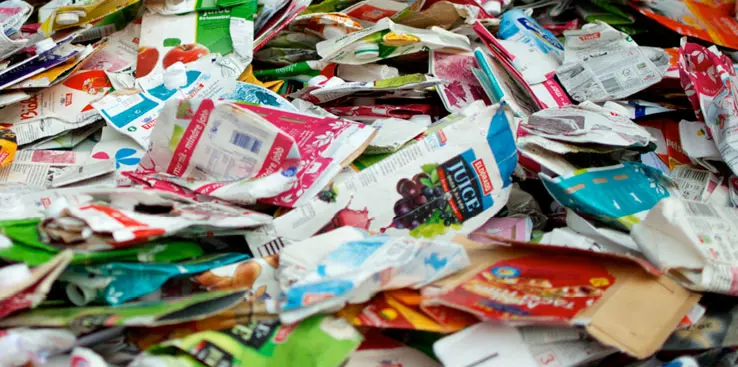 Husholdningsplast og mad- og drikkekartoner affaldsfraktion Blandede drikkekartoner