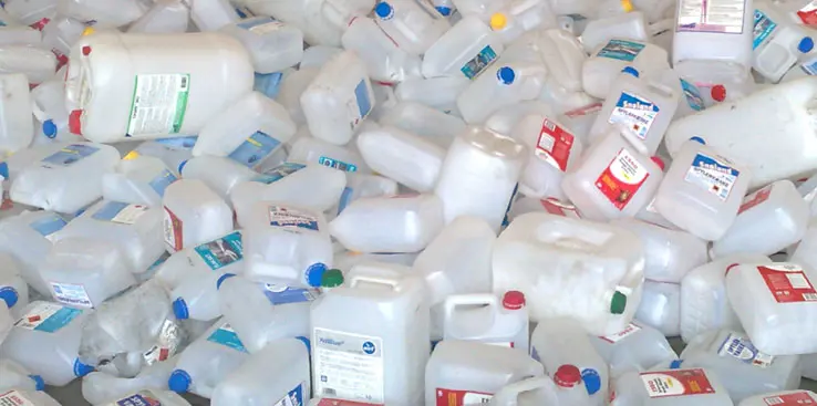 Blandet hård plast affaldsfraktion Hård plastik i form af bøtter