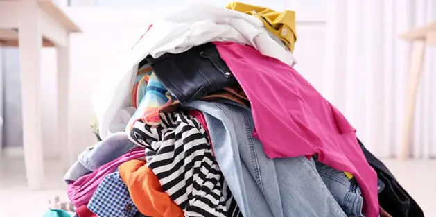 Tekstilaffald Bunke af tøj